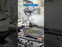 خط تجميع لوحة باب السيارة:ضغط الشرائط الإسفنجية → اللحام بالرنين الساخن → تشديد المسمار